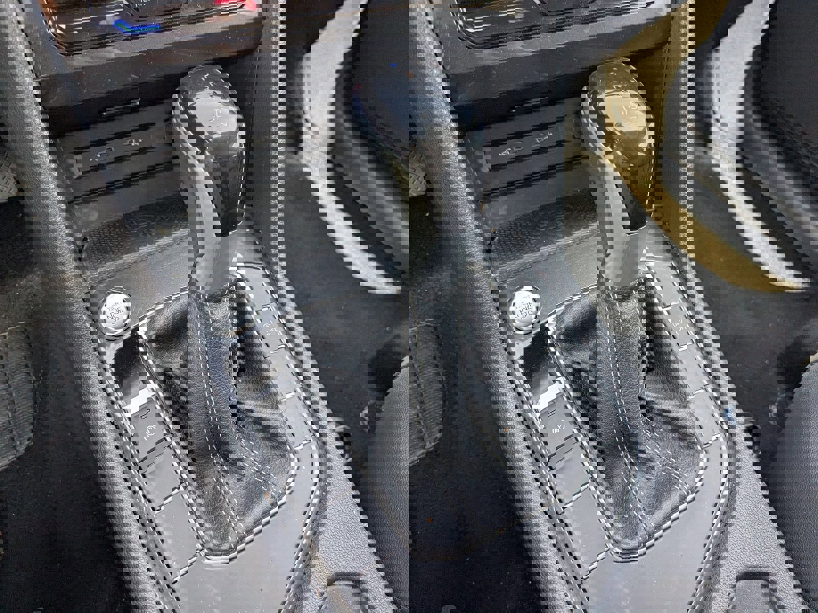 Used 2024 Volkswagen Tiguan SE image 41