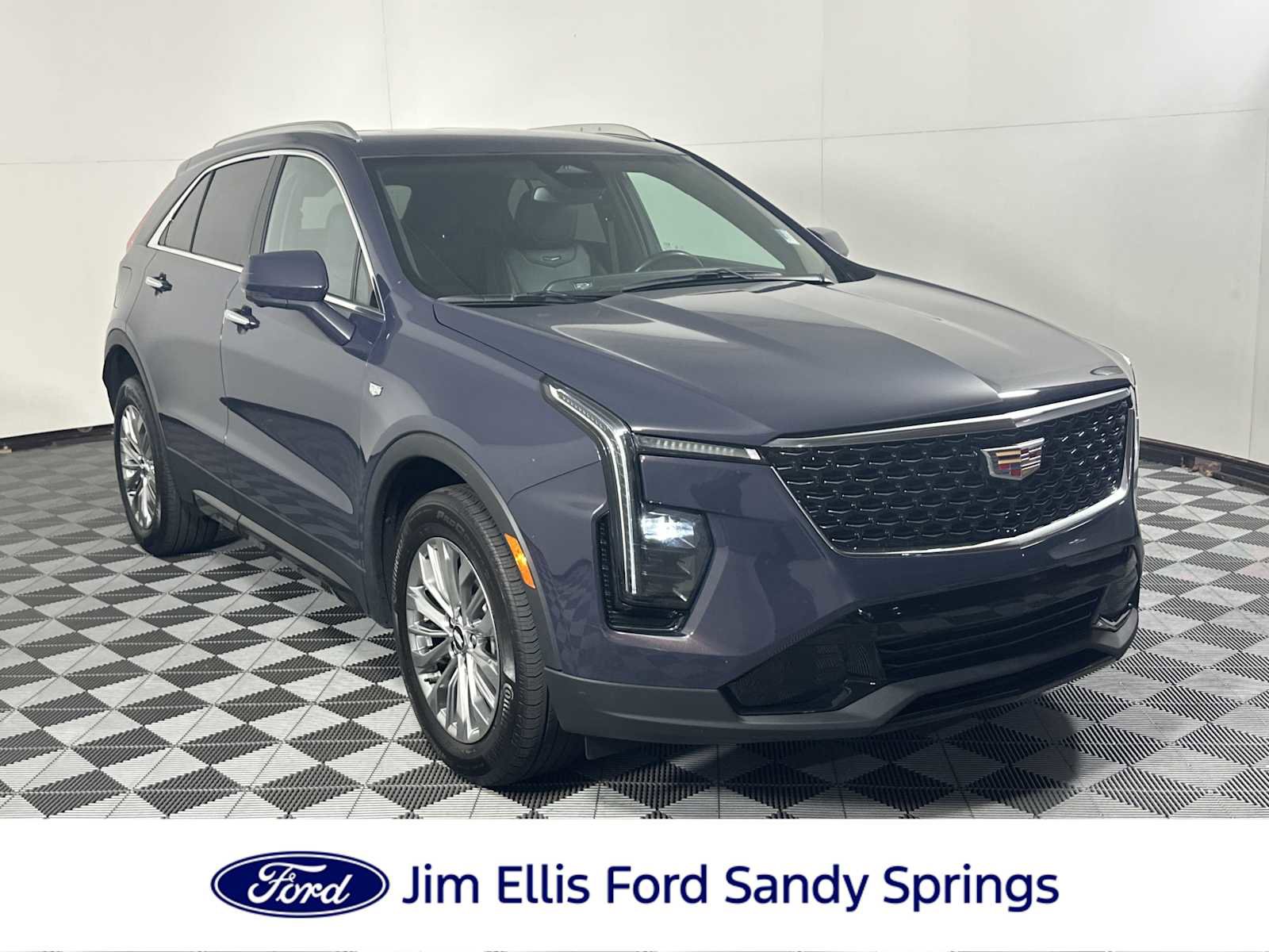 Used 2025 Cadillac XT4 Premium Luxury image 1