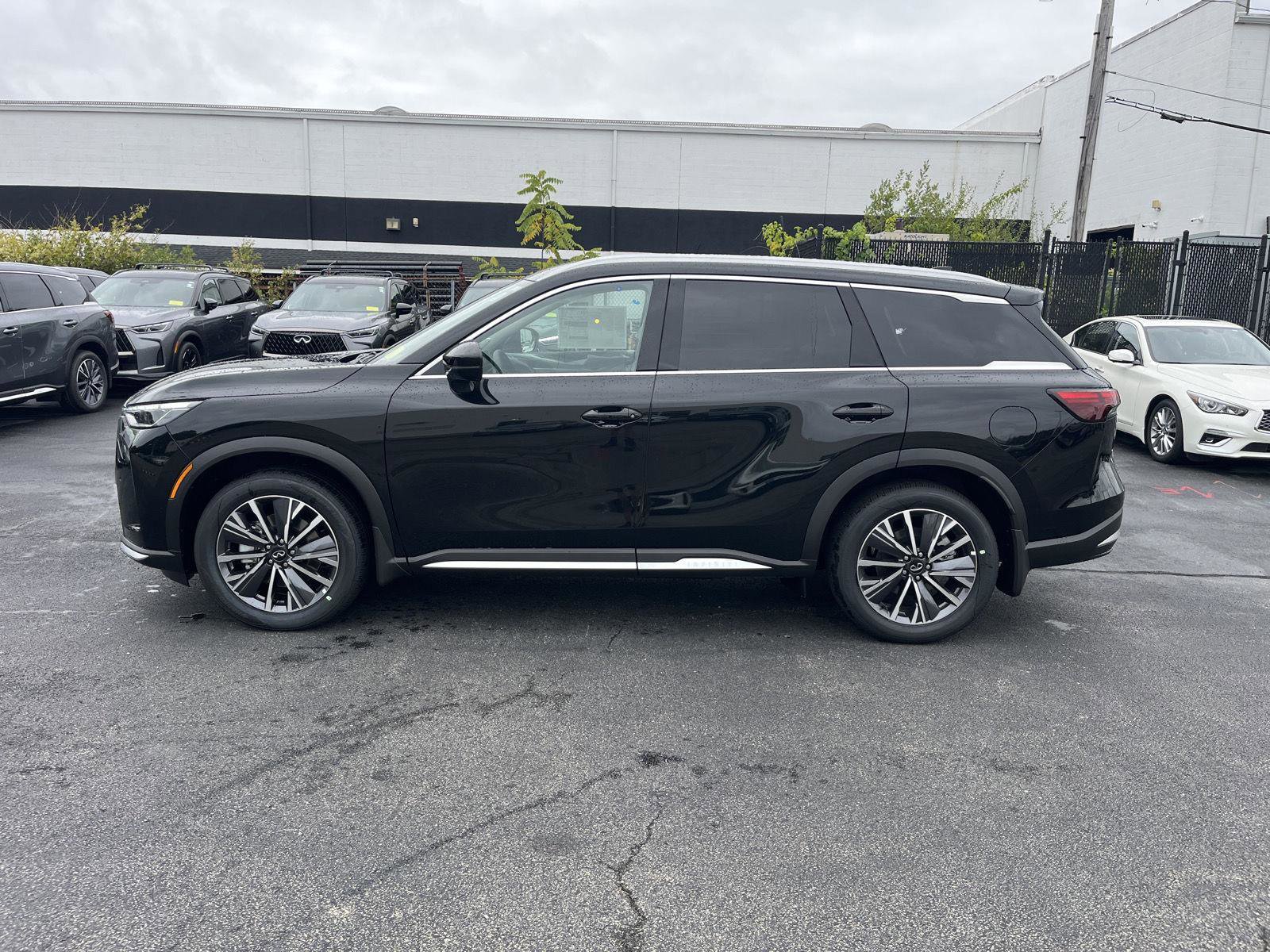 New 2026 INFINITI QX60 Luxe w/ Cargo Package image 6