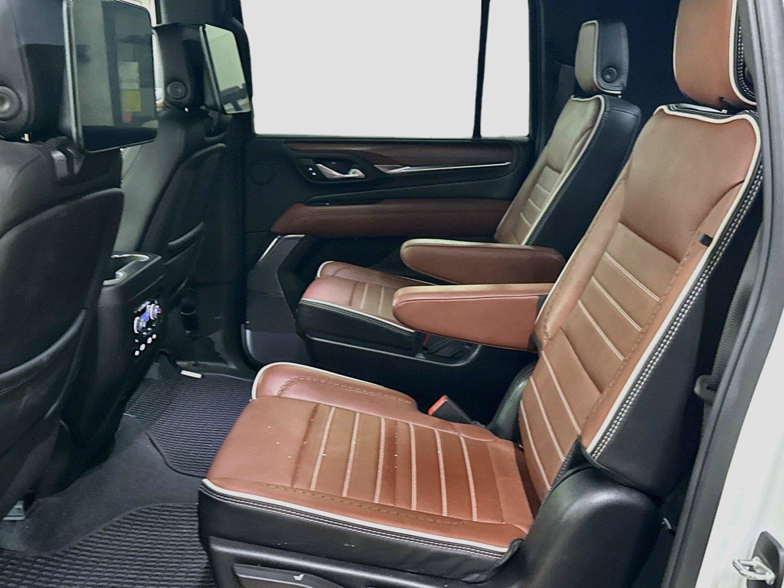 Used 2024 GMC Yukon XL Denali Ultimate AWD/4WD image 5