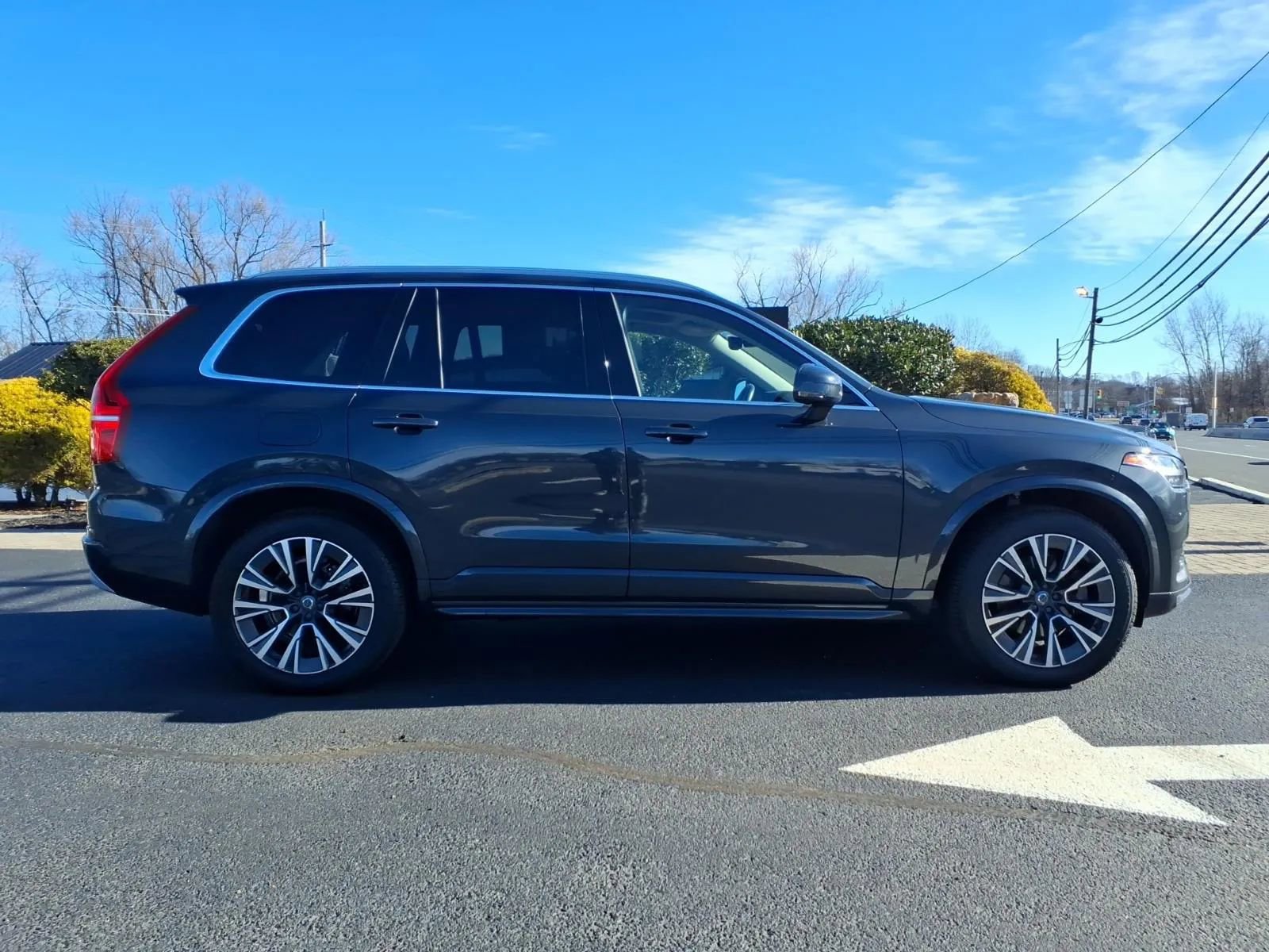 Used 2022 Volvo XC90 T5 Momentum w/ Climate Package image 2