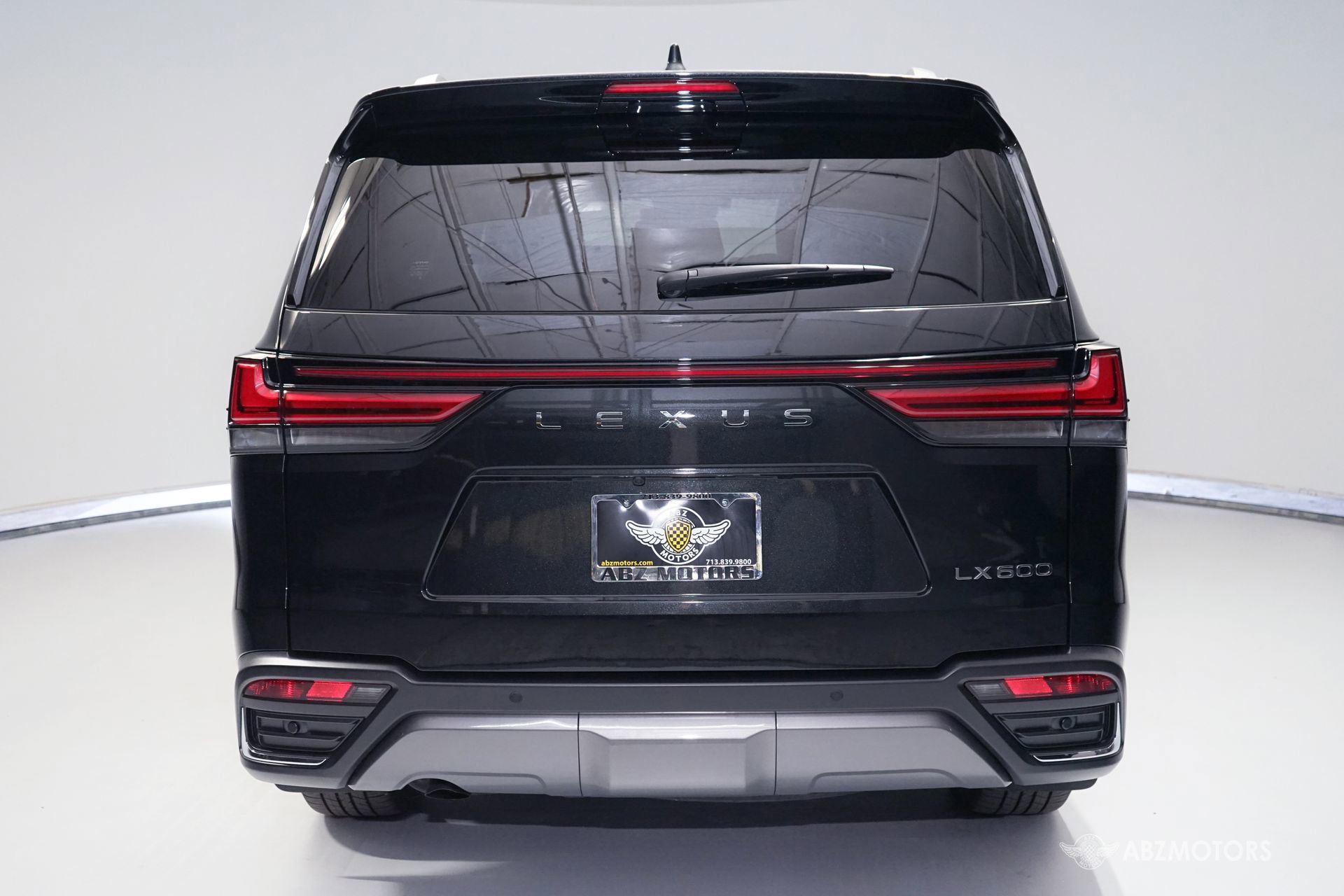 Used 2025 Lexus LX 600 4WD w/ Accessory Package (2T) image 8