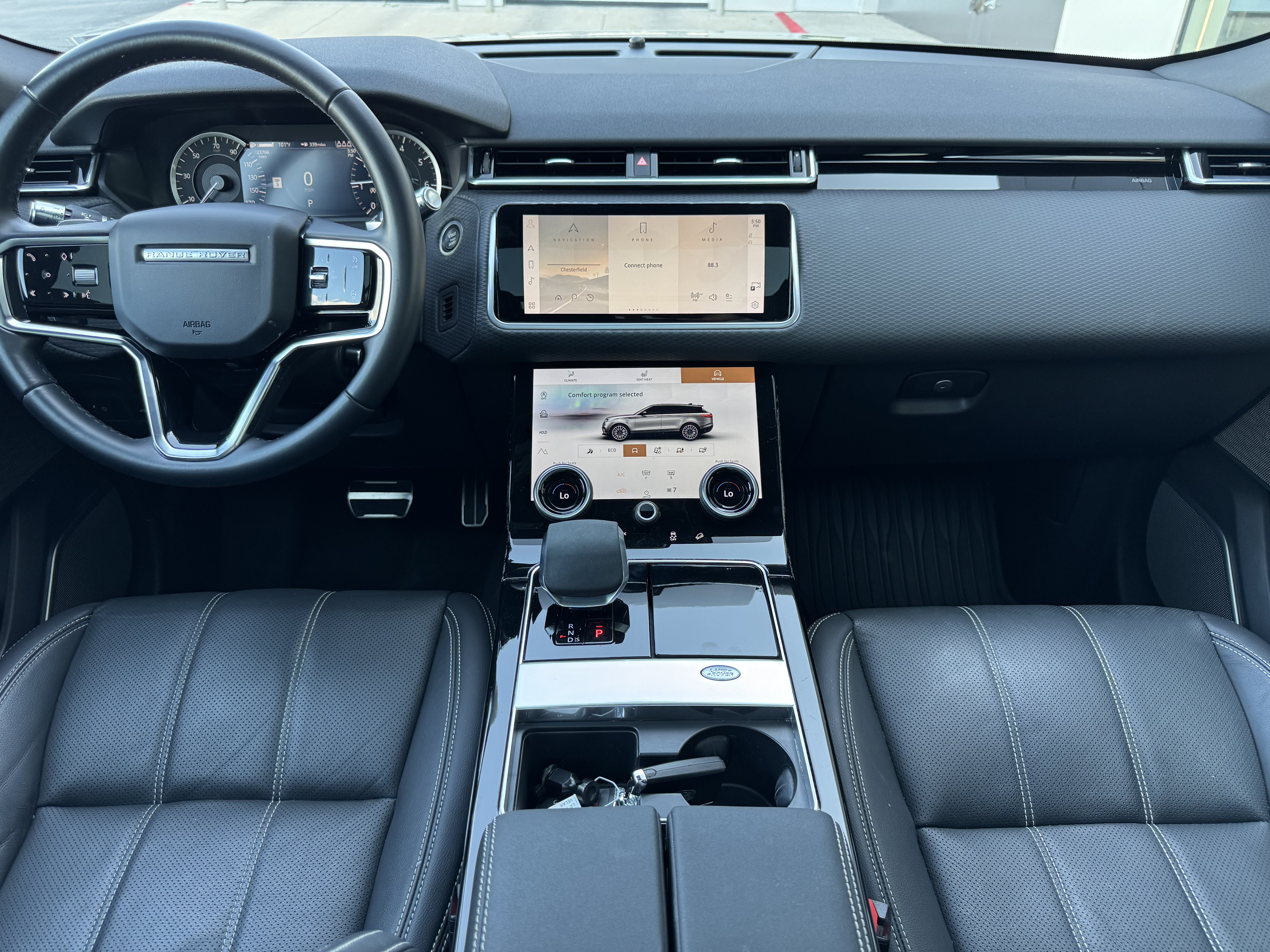 Certified 2022 Land Rover Range Rover Velar R-Dynamic S AWD/4WD image 4