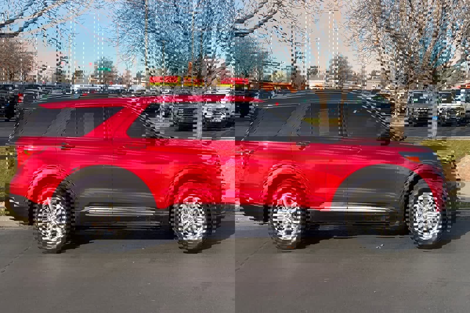 Certified 2020 Ford Explorer XLT w/ Equipment Group 202A image 8