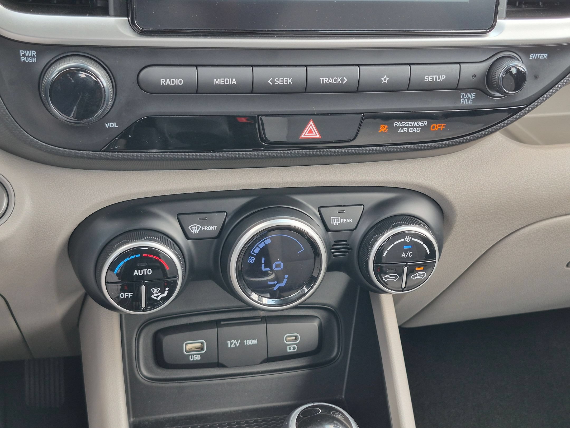 Used 2025 Hyundai Venue SEL FWD image 24
