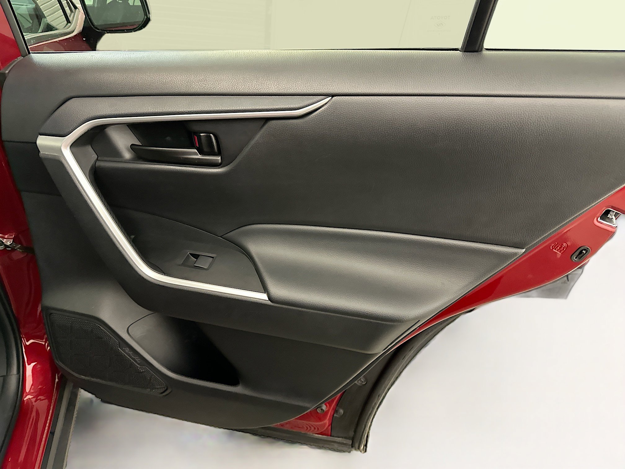 Used 2024 Toyota RAV4 LE image 31