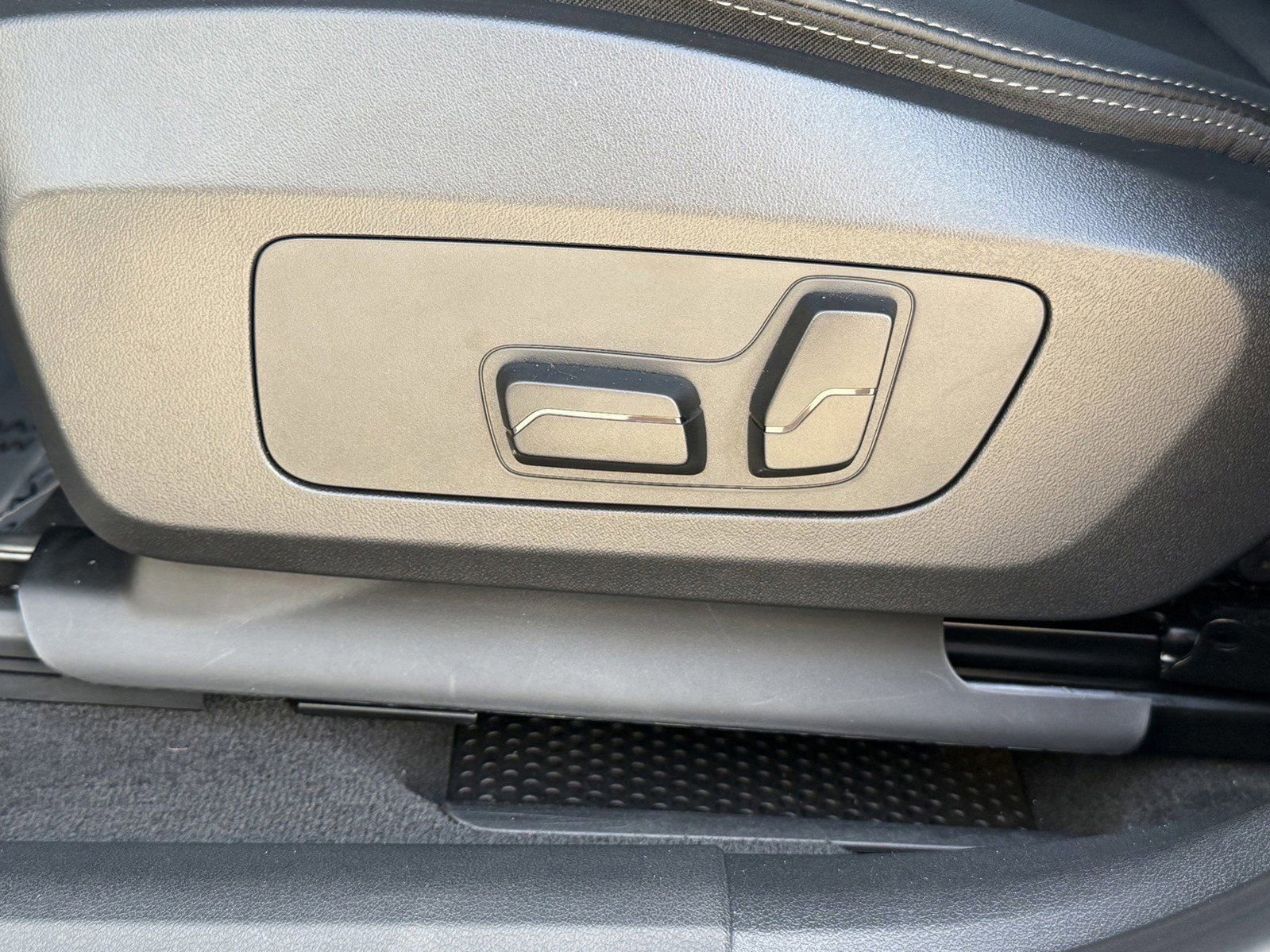 Certified 2025 BMW X2 xDrive28i image 22