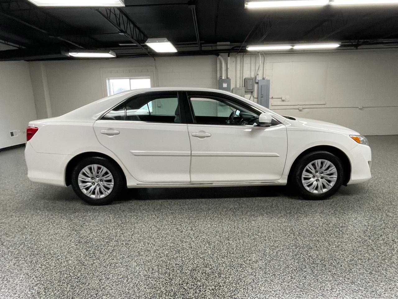 Used 2013 Toyota Camry LE image 11
