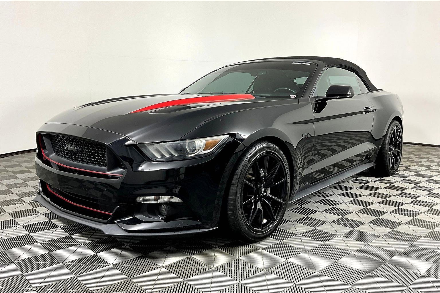 Used 2017 Ford Mustang GT Premium w/ Equipment Group 401A RWD image 38