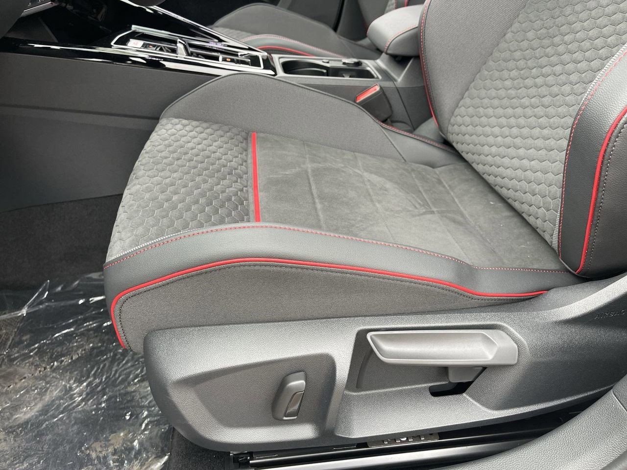 New 2026 Volkswagen GTI SE image 16