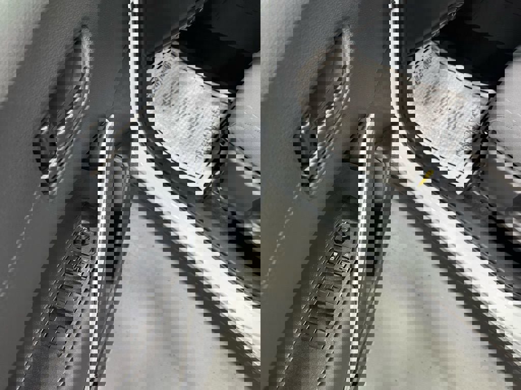 Used 2025 Toyota Corolla Cross AWD Hybrid image 9