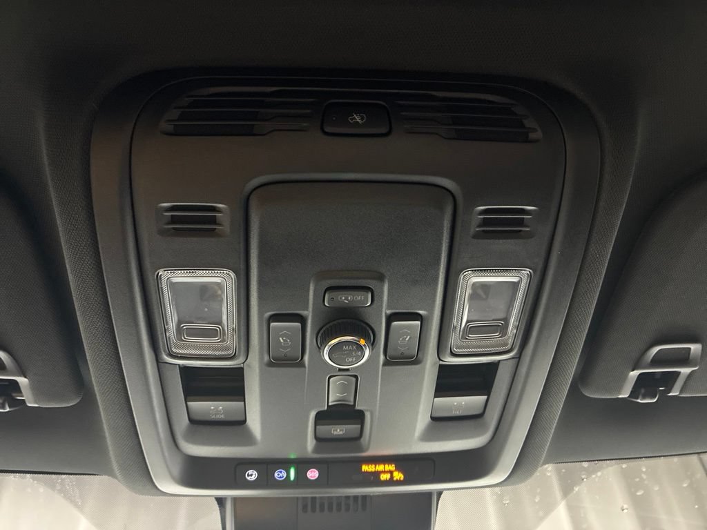 Used 2025 Chevrolet Tahoe High Country AWD/4WD image 22