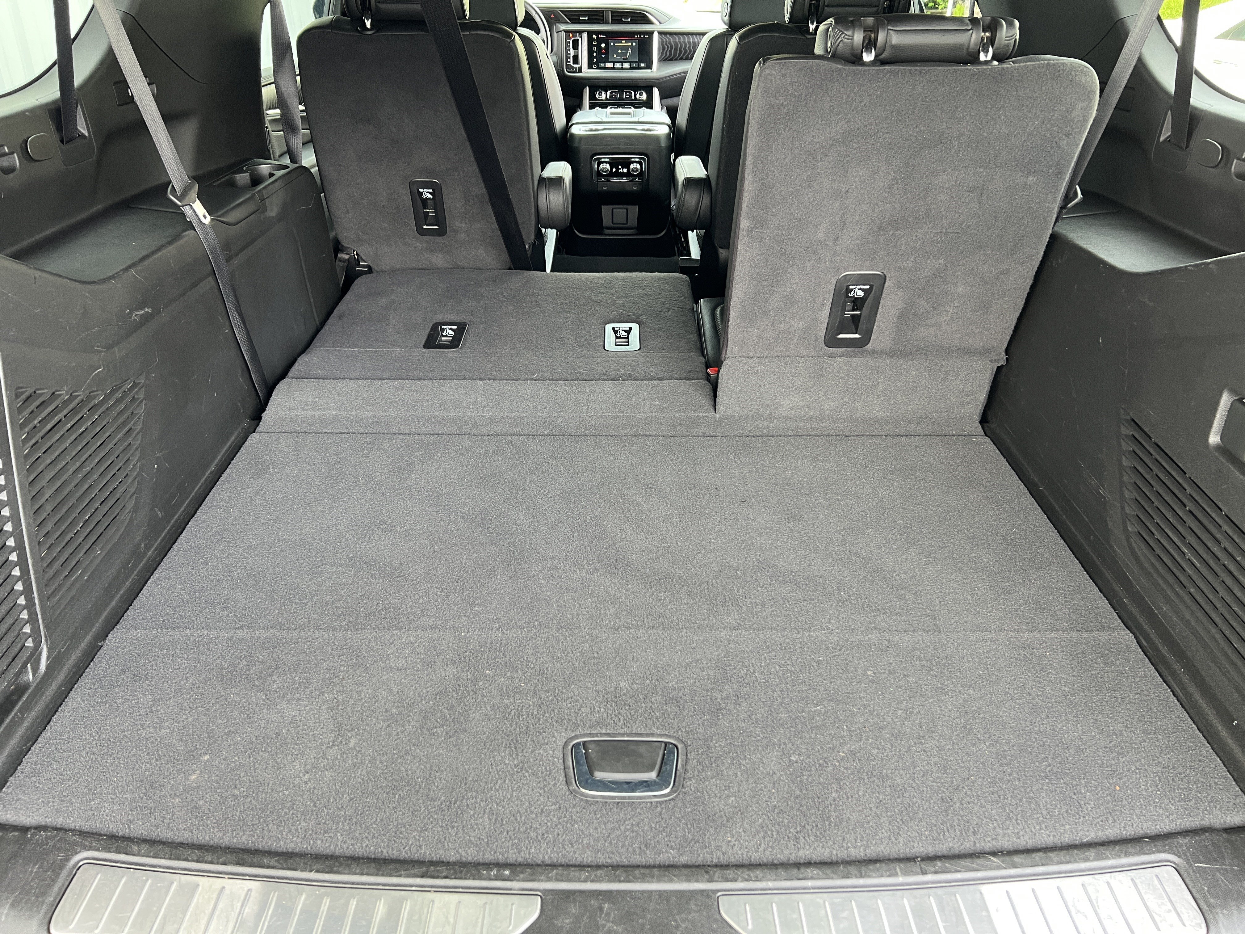 Used 2024 GMC Yukon XL Denali AWD/4WD image 19