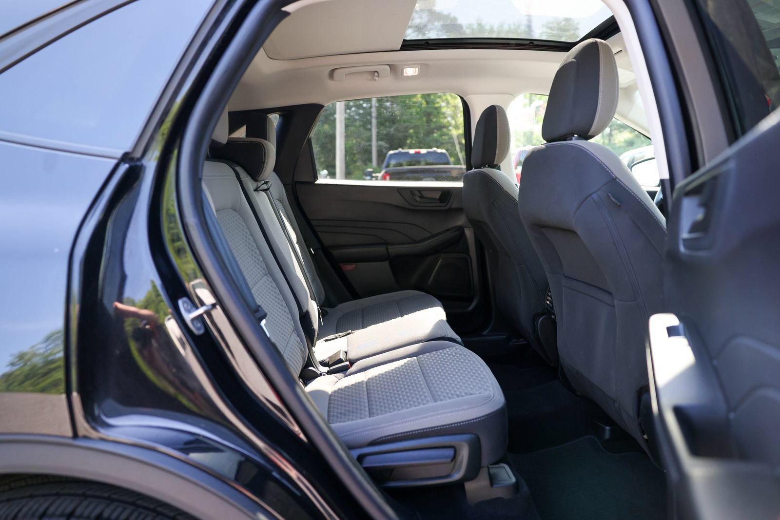 Used 2022 Ford Escape SE w/ SE Sport Appearance Package AWD/4WD image 12