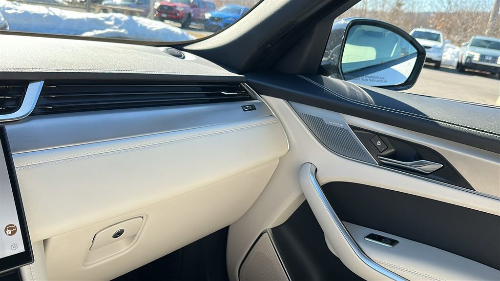 Certified 2025 Jaguar F-PACE R-Dynamic S image 18