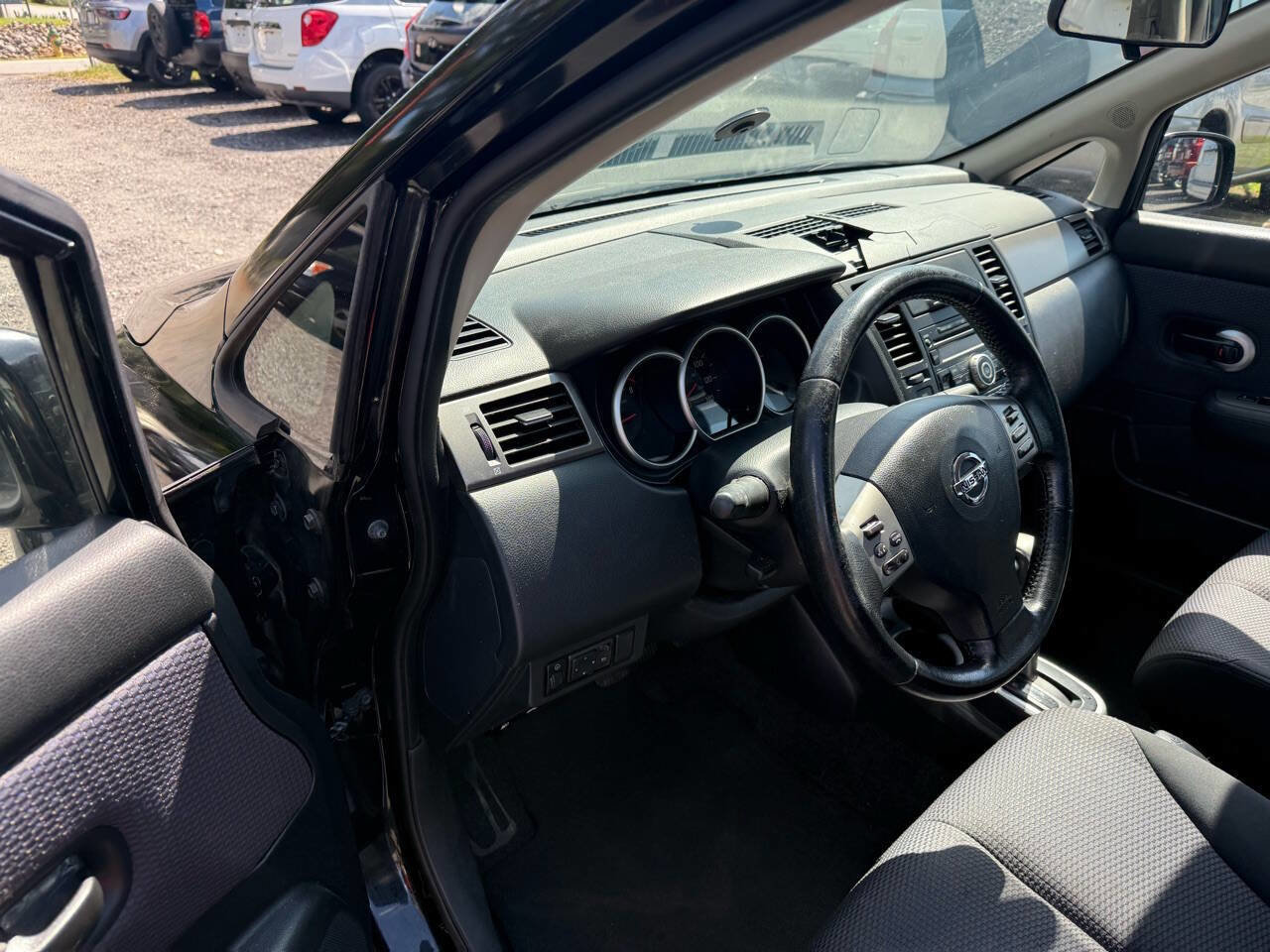 Used 2009 Nissan Versa SL w/ Convenience Pkg image 17