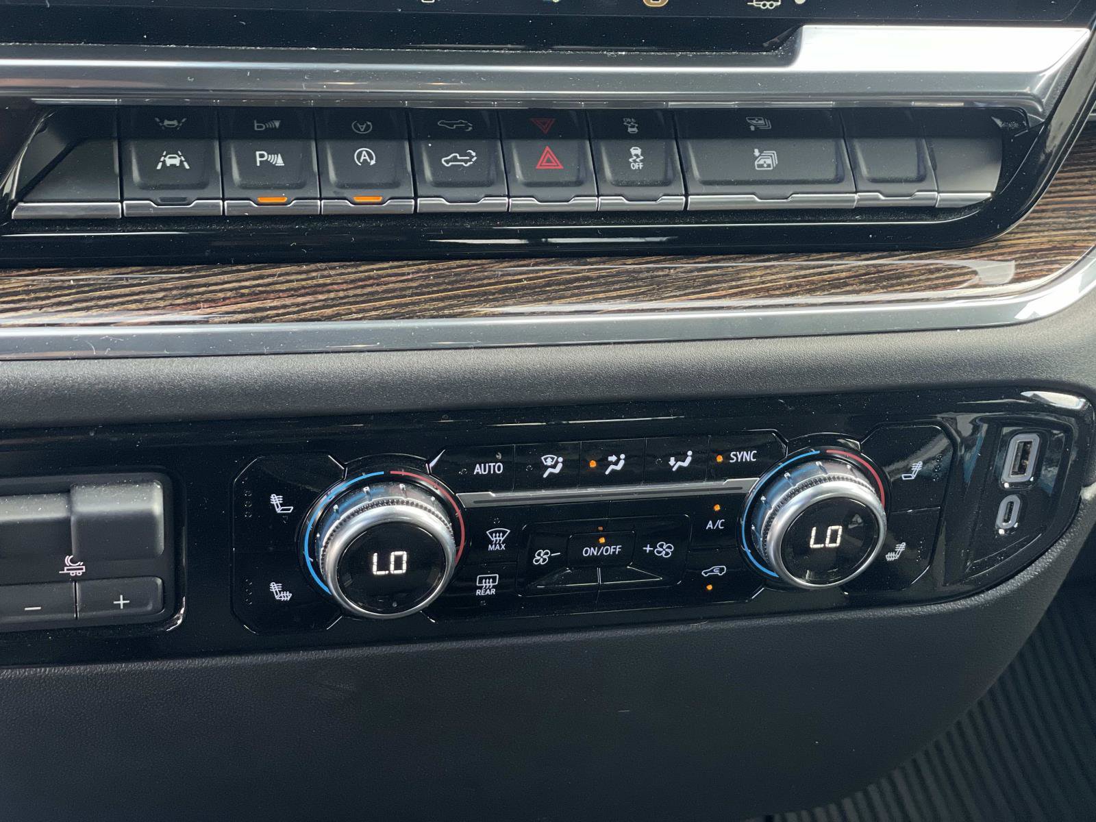 Used 2025 GMC Sierra 1500 SLE w/ Preferred Package image 18