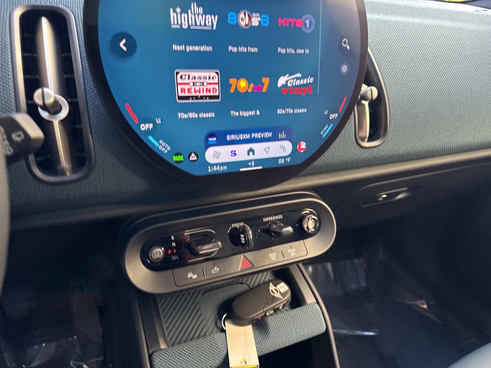 Used 2025 MINI Cooper Countryman S w/ Comfort Package Max image 18