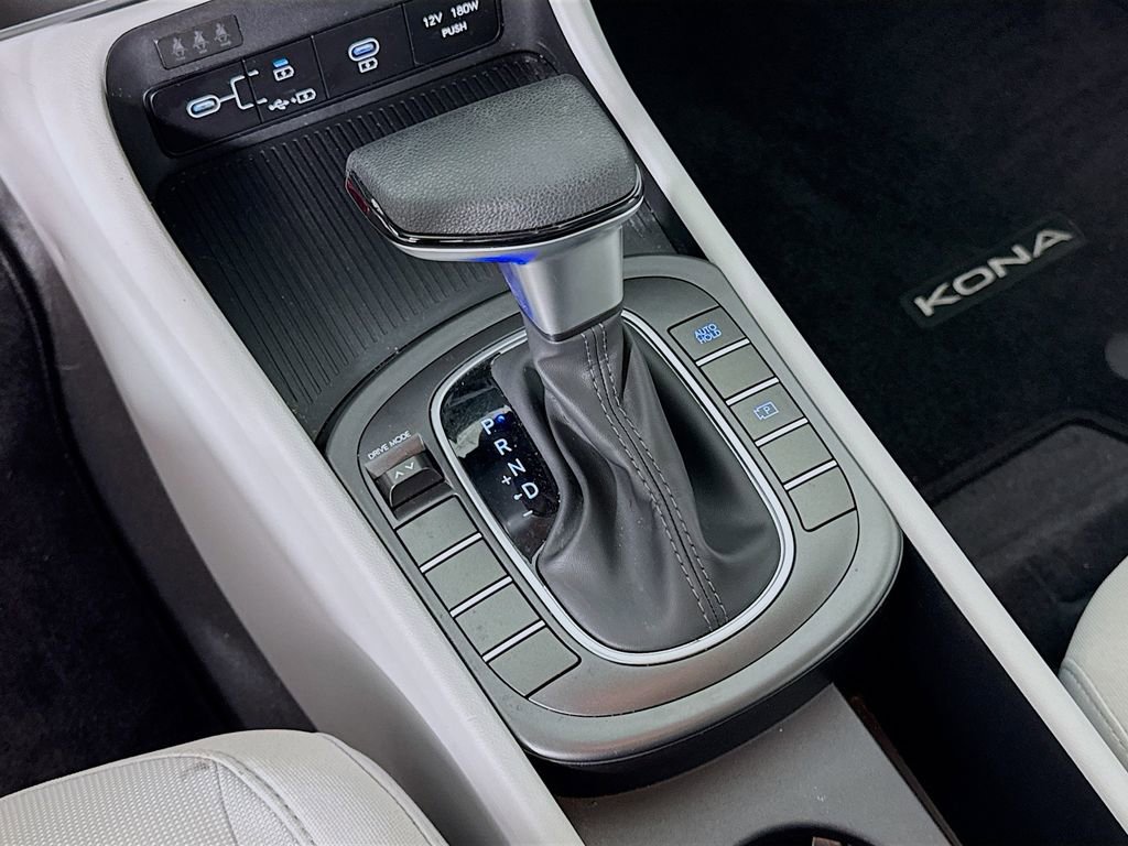 Certified 2025 Hyundai Kona SE image 17