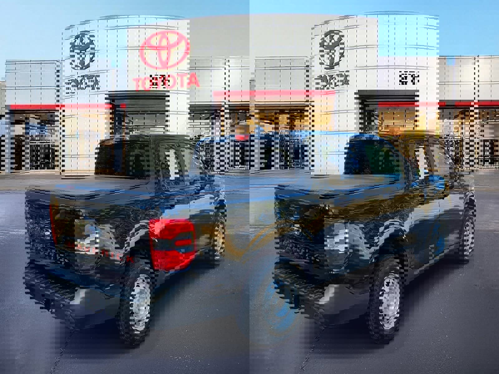 Used 2023 Ford Maverick XL image 5