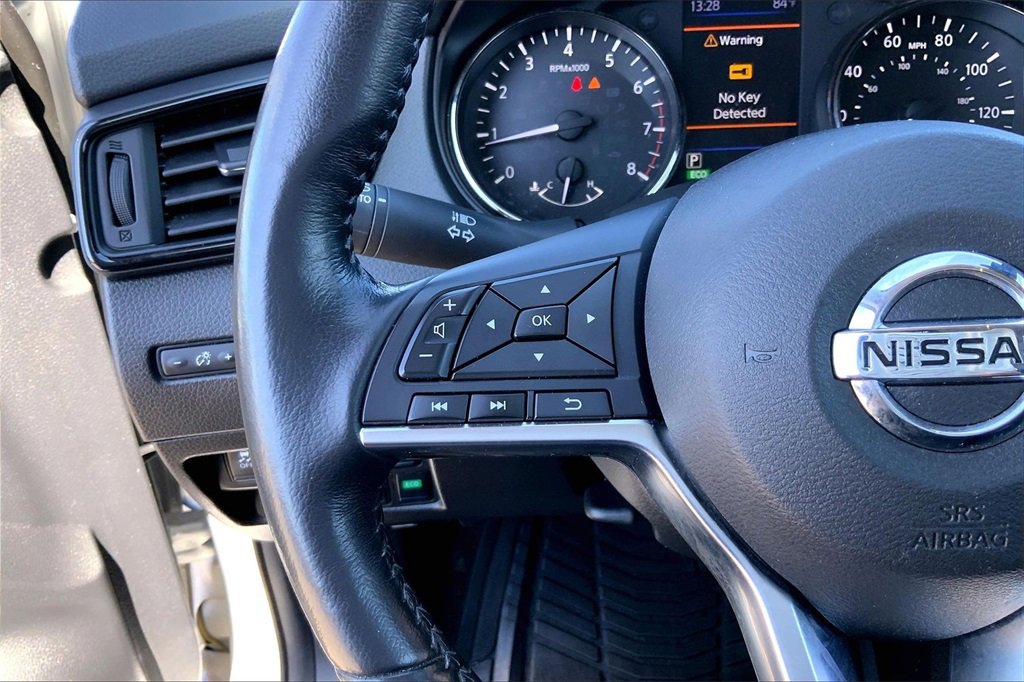 Used 2019 Nissan Rogue SV w/ Premium Package image 11