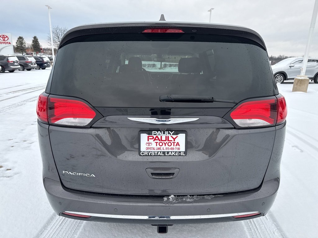 Used 2017 Chrysler Pacifica Touring-L image 4