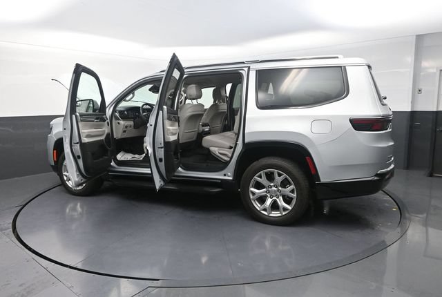 Used 2022 Jeep Wagoneer Series II AWD/4WD image 35