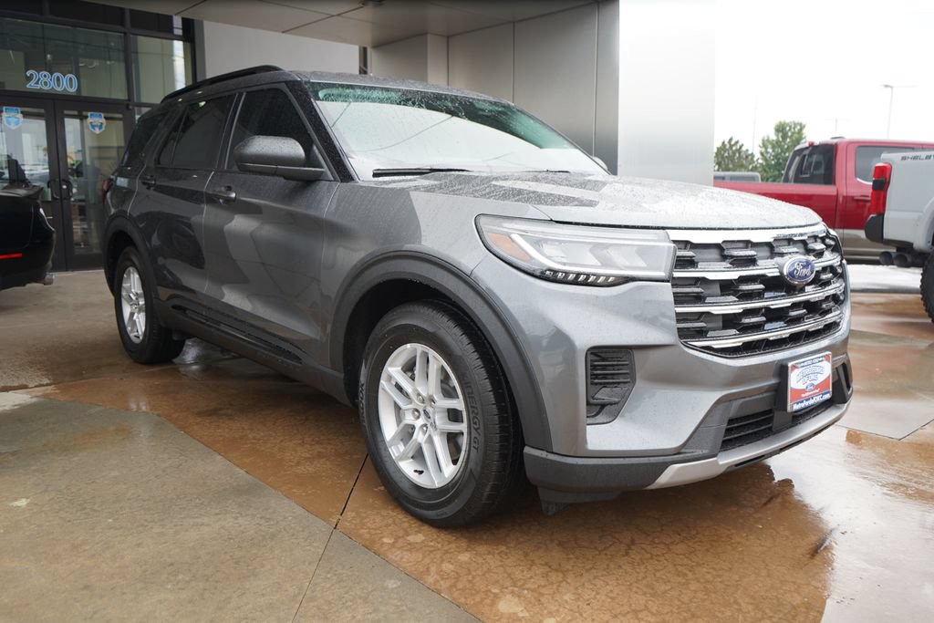 New 2026 Ford Explorer Active RWD image 3