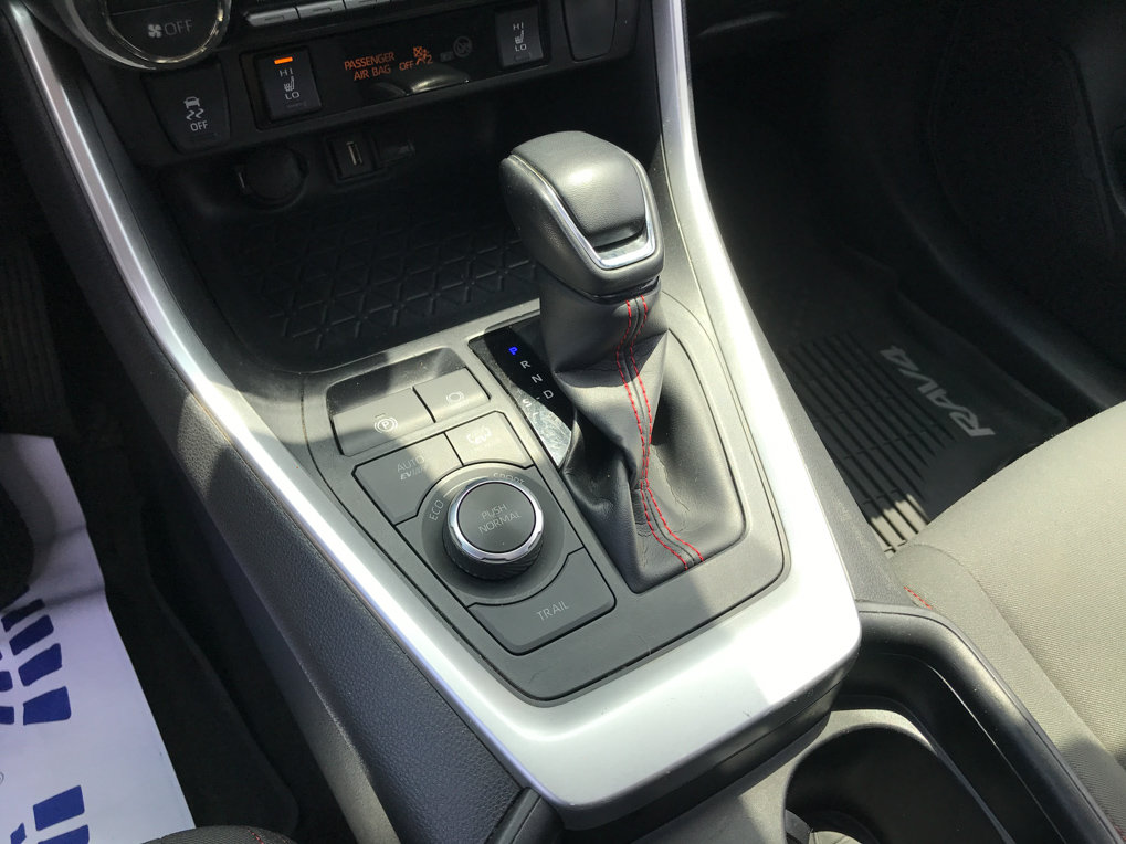 Used 2021 Toyota RAV4 SE w/ Weather & Moonroof Package AWD/4WD image 24