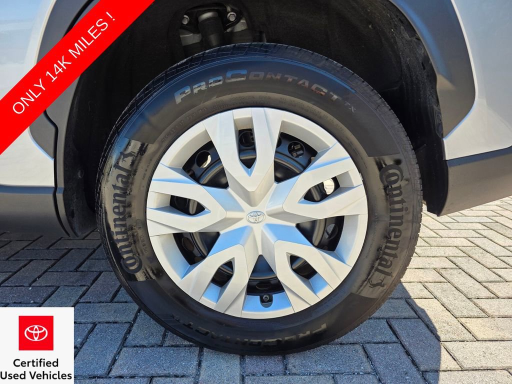 Used 2025 Toyota Corolla Cross L image 20