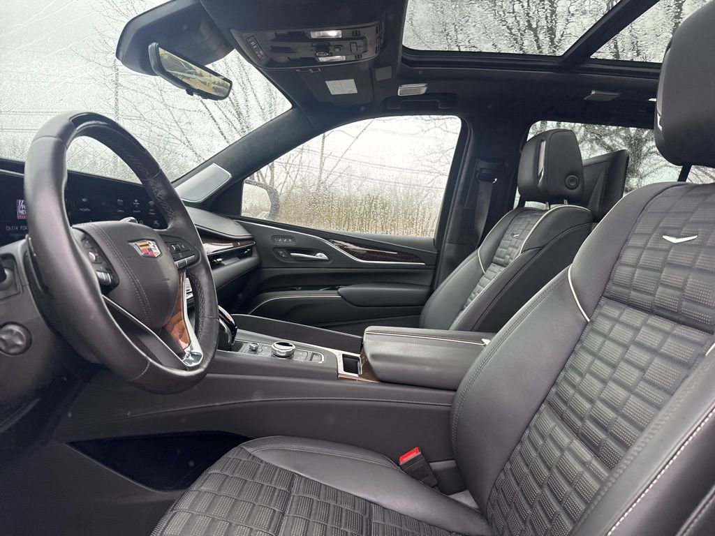 Used 2023 Cadillac Escalade Sport Platinum w/ LPO, ONYX Package image 17