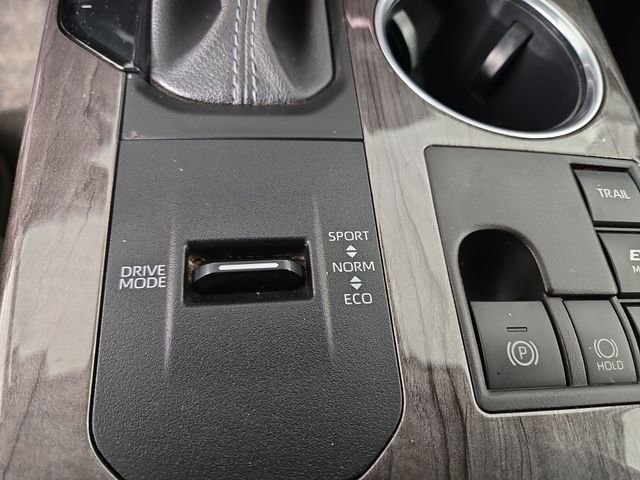 Used 2024 Toyota Highlander Limited image 29