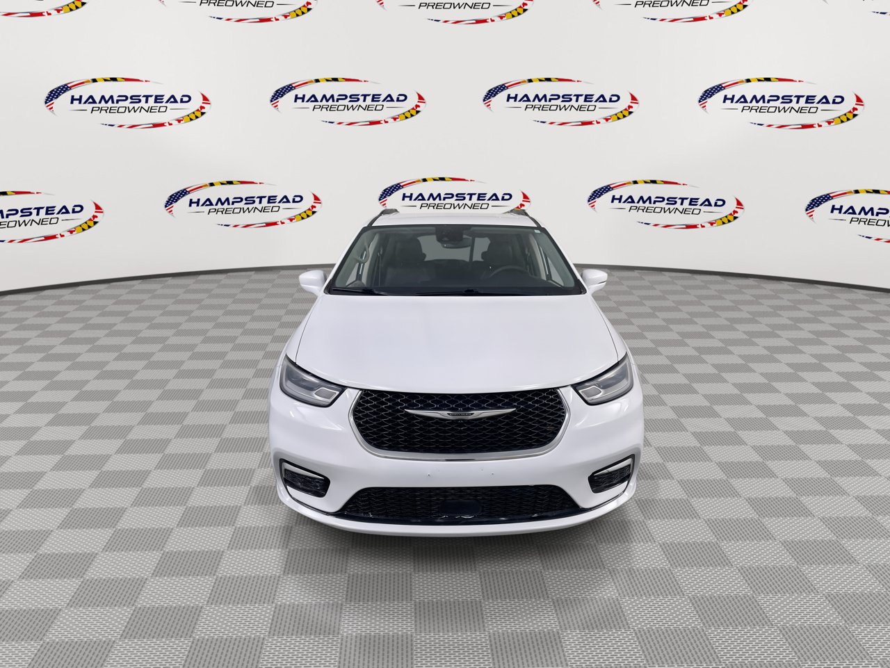 Used 2022 Chrysler Pacifica Touring-L FWD image 3