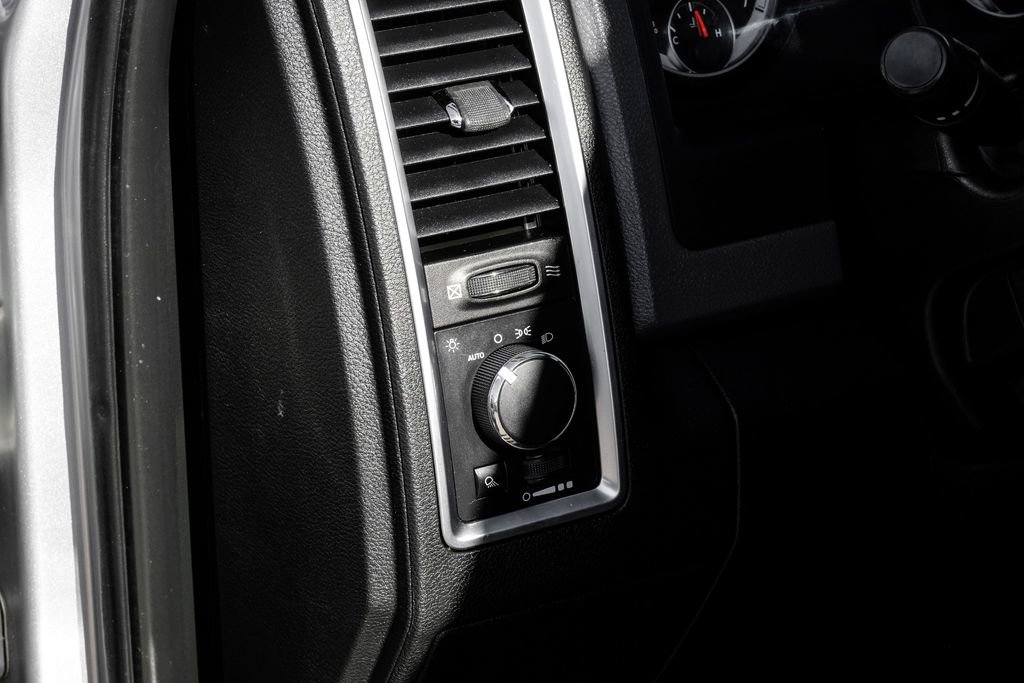 Used 2015 RAM 2500 SLT image 21