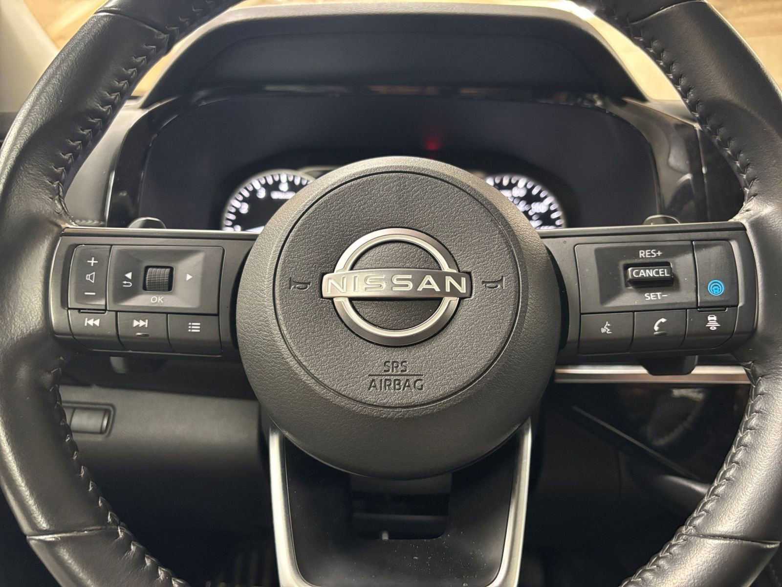 Used 2025 Nissan Pathfinder SV FWD image 30