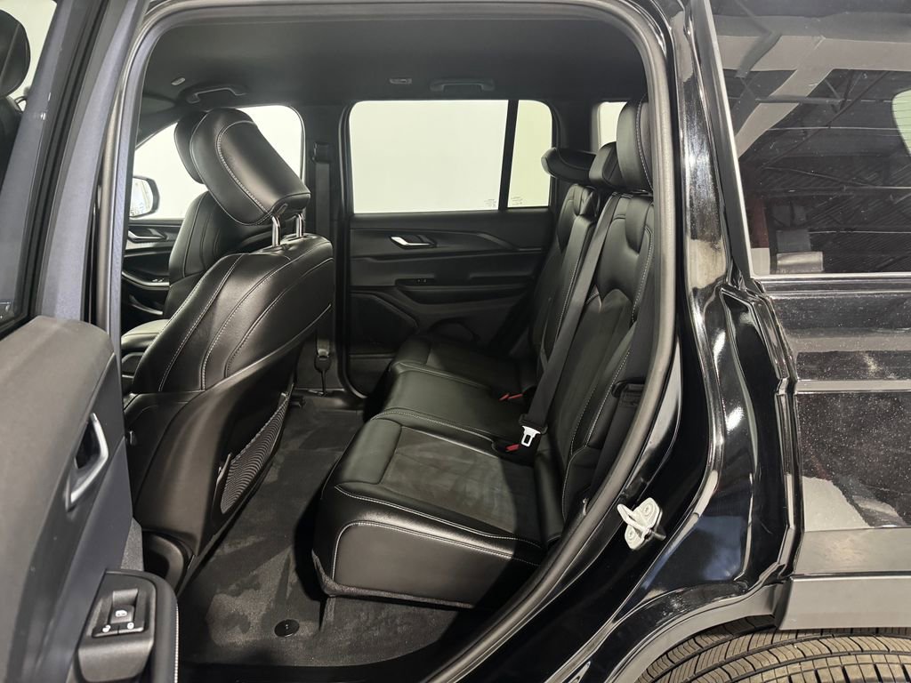 Used 2025 Jeep Grand Cherokee Altitude AWD/4WD image 20