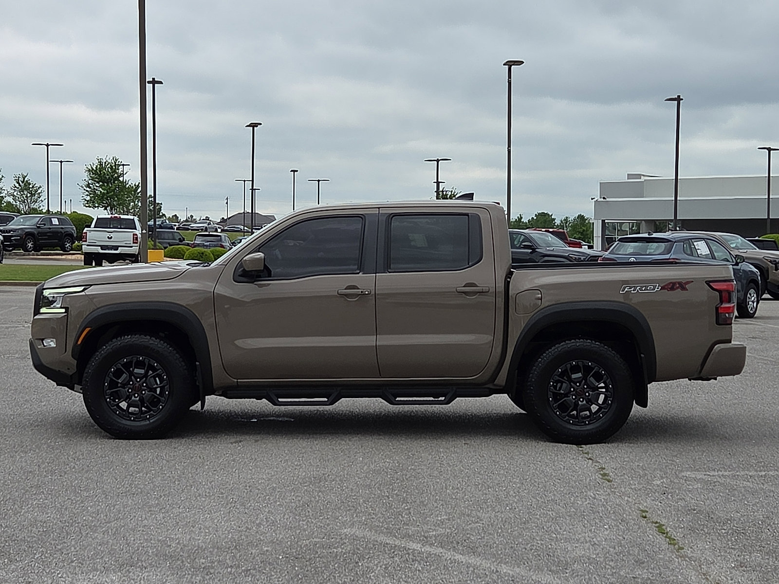 Used 2023 Nissan Frontier PRO-4X w/ Pro-4X Premium Package AWD/4WD image 3