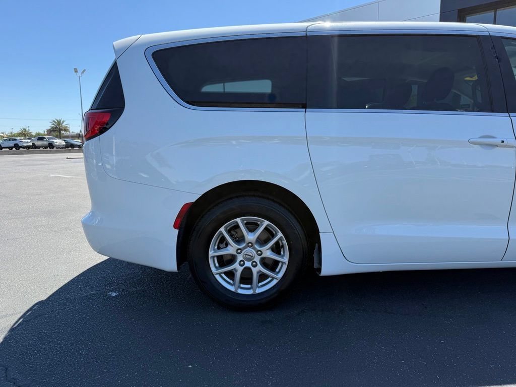 Used 2023 Chrysler Voyager LX FWD image 12