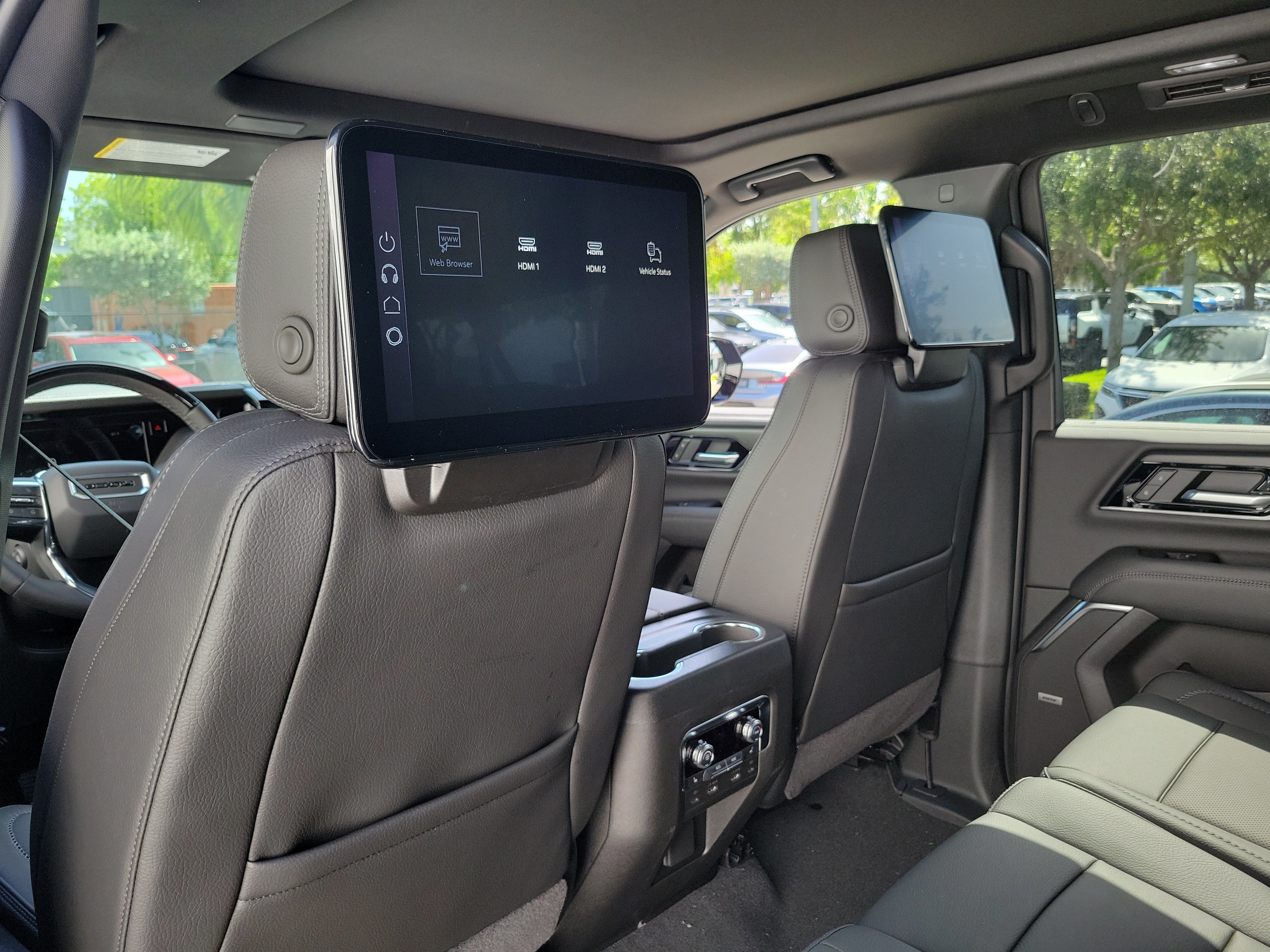 New 2026 GMC Yukon XL Denali w/ Denali Reserve Package AWD/4WD image 15