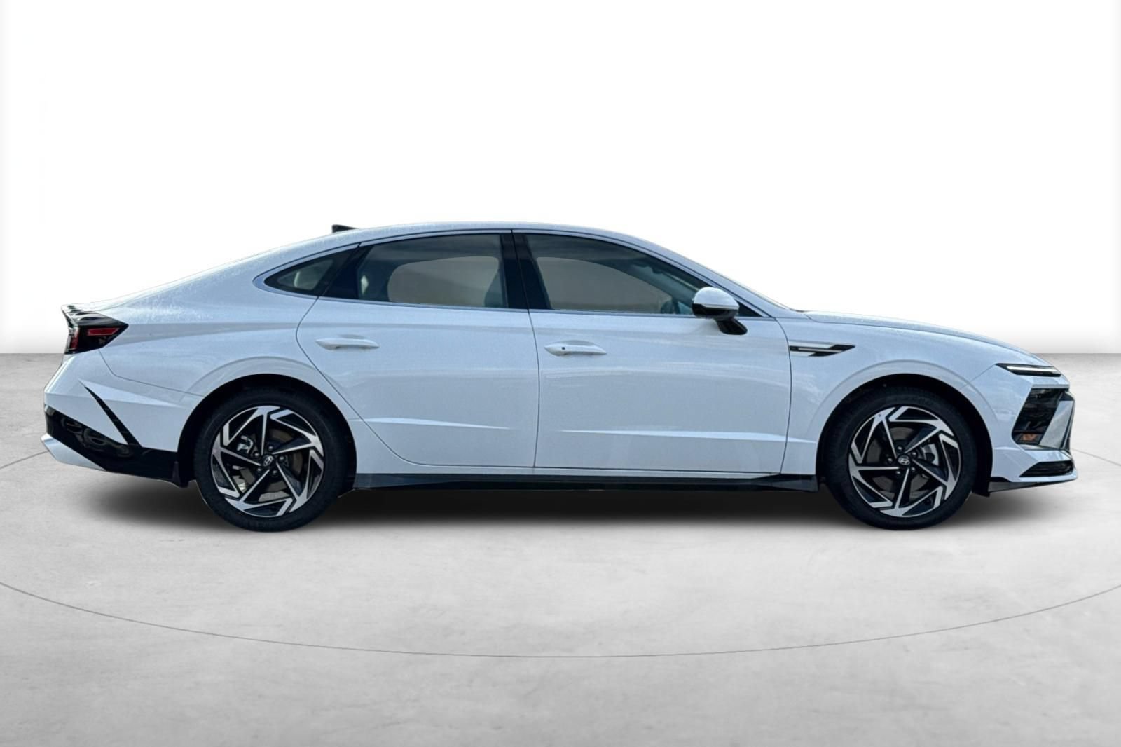 Used 2026 Hyundai Sonata SEL FWD image 9