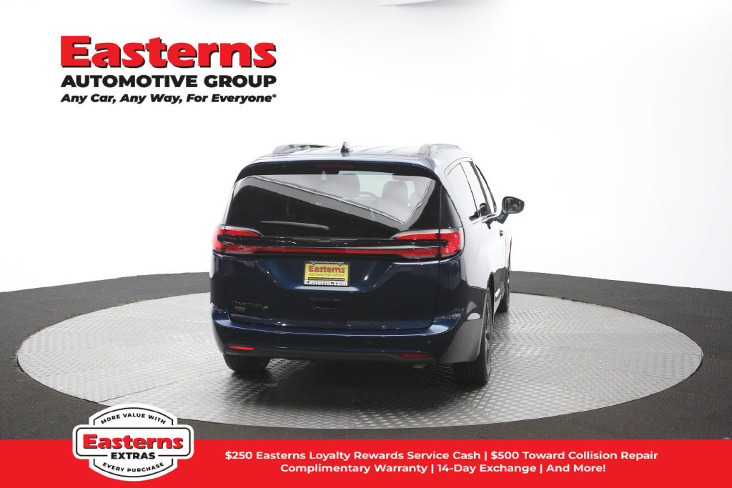 Used 2023 Chrysler Pacifica Touring-L w/ S Appearance Package FWD image 41