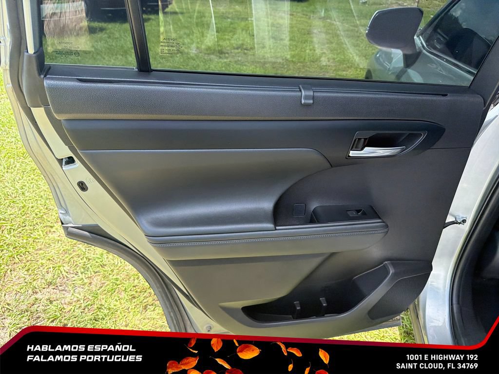 Used 2022 Toyota Highlander XLE FWD image 26