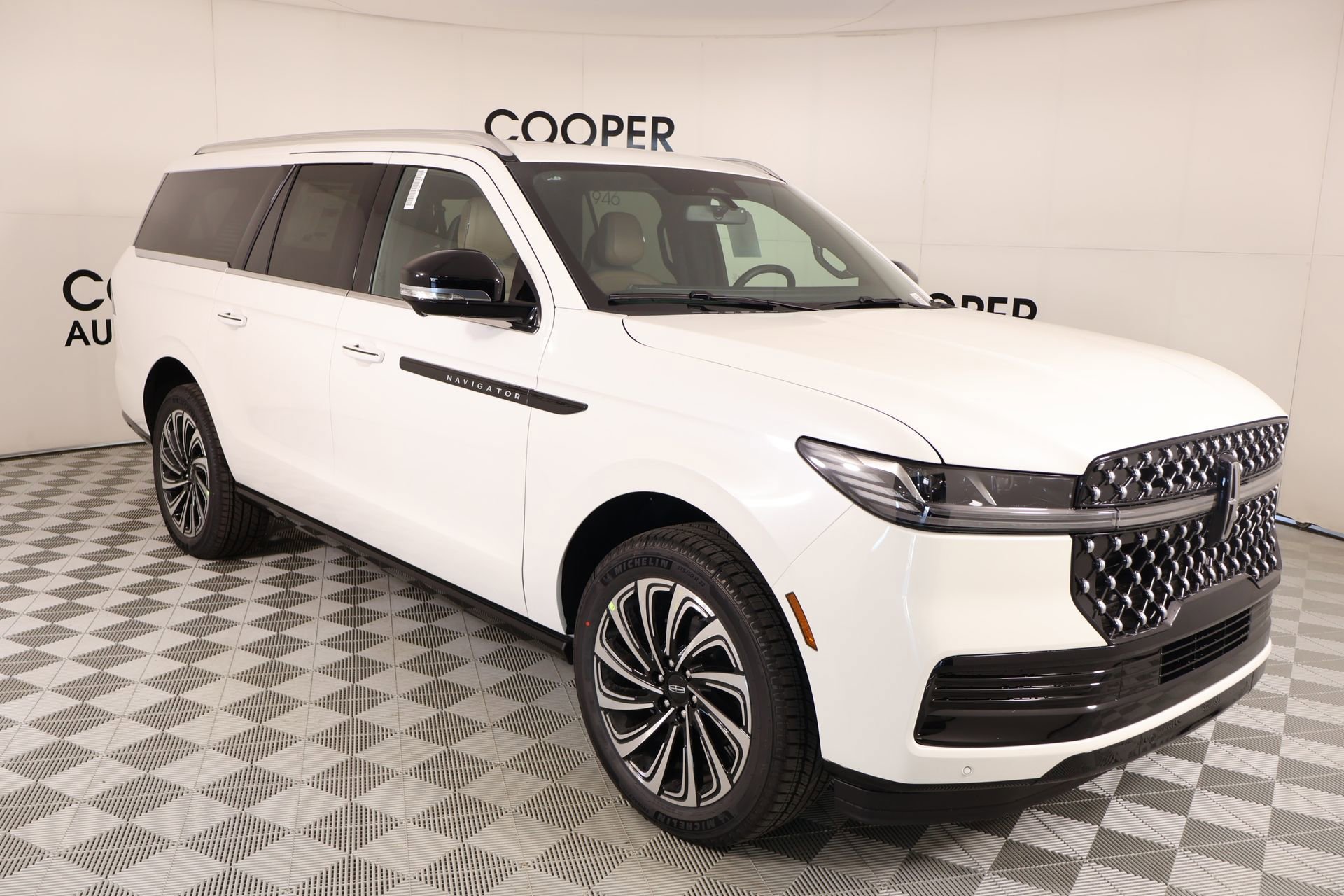New 2026 Lincoln Navigator L Black Label AWD/4WD image 1
