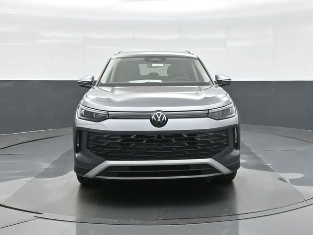 New 2026 Volkswagen Tiguan SE FWD image 2