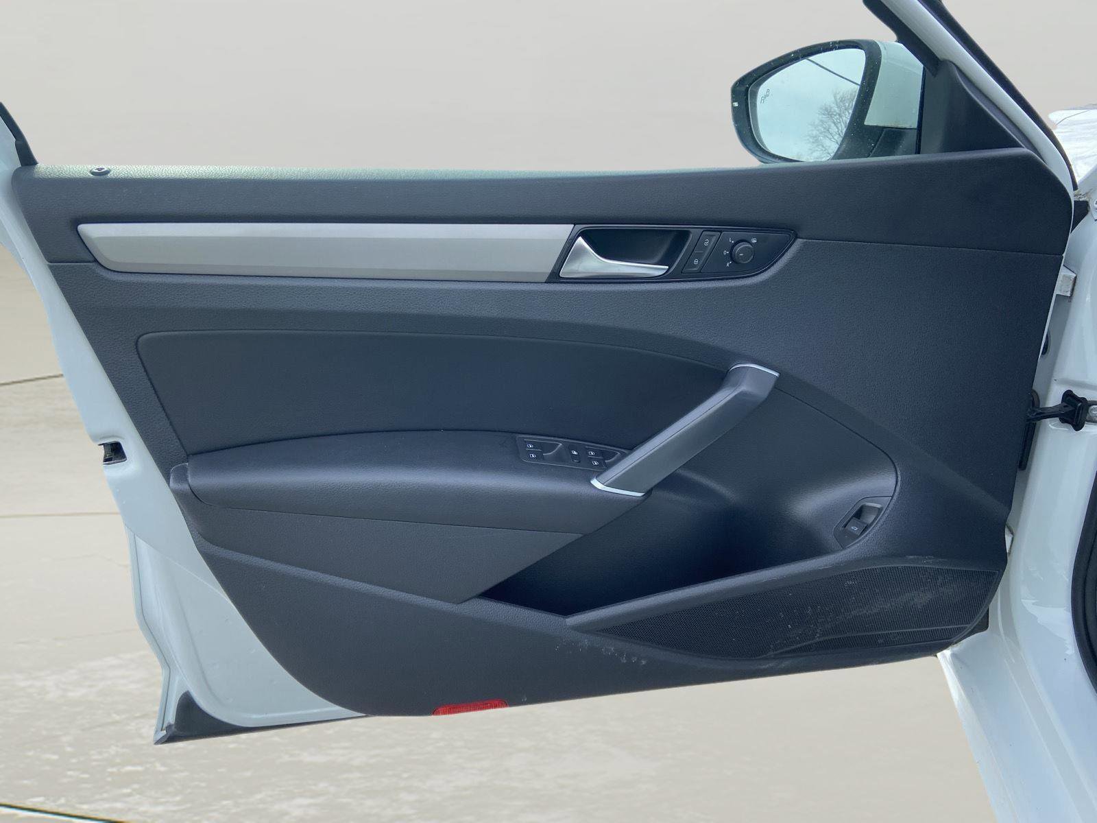 Used 2020 Volkswagen Passat 2.0T SE image 19