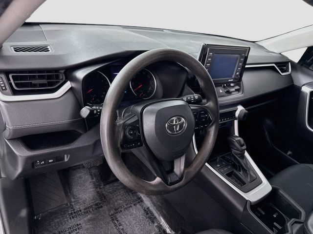 Used 2022 Toyota RAV4 LE FWD image 9