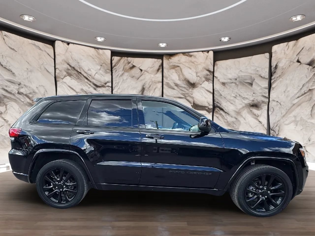 Used 2018 Jeep Grand Cherokee Altitude AWD/4WD image 37
