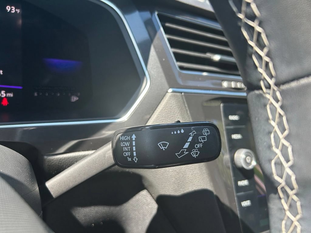 Certified 2023 Volkswagen Tiguan SE R-Line FWD image 20
