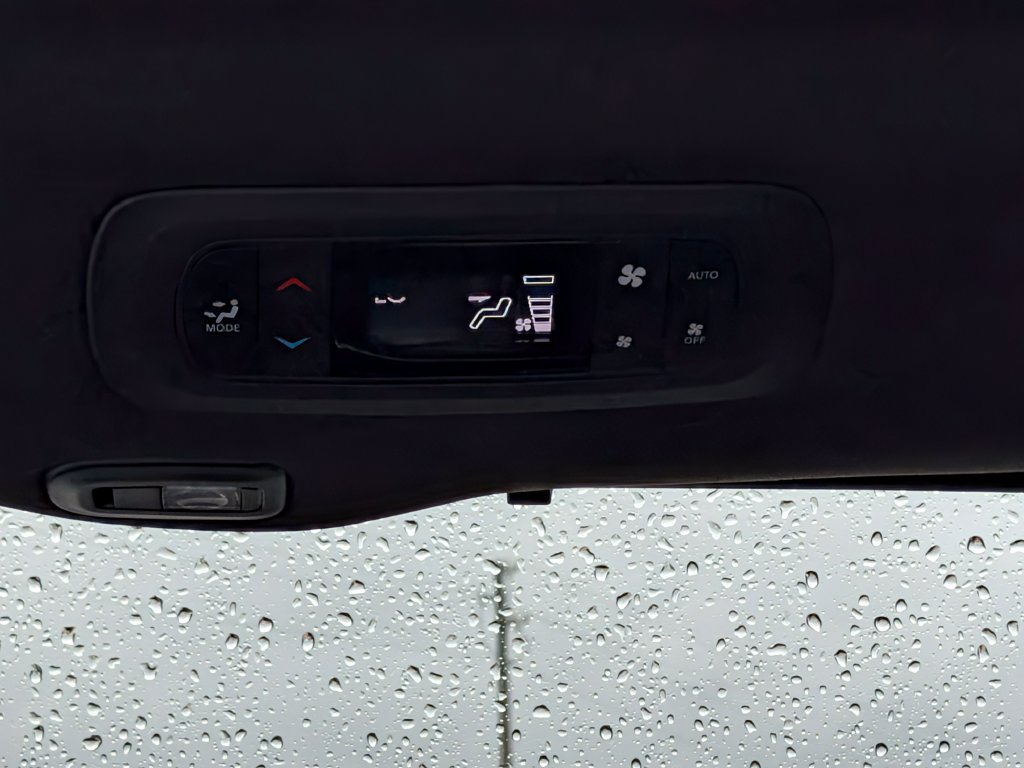 Used 2025 Chrysler Pacifica Limited FWD image 20