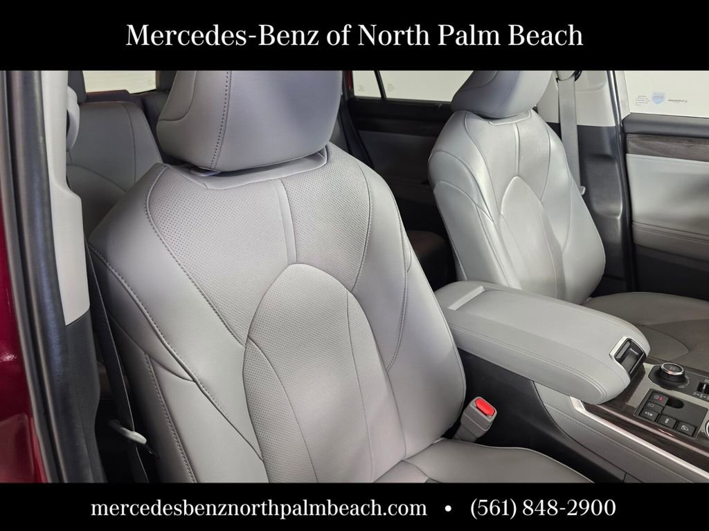 Used 2024 Toyota Highlander Limited AWD/4WD image 32